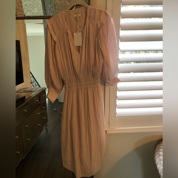 The most girly dress you’ll ever wear 💗 - Picture 9 of 9